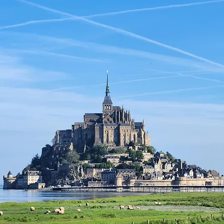 Maison Au Calme, Idealement Situee Au Centre Du Cotentin